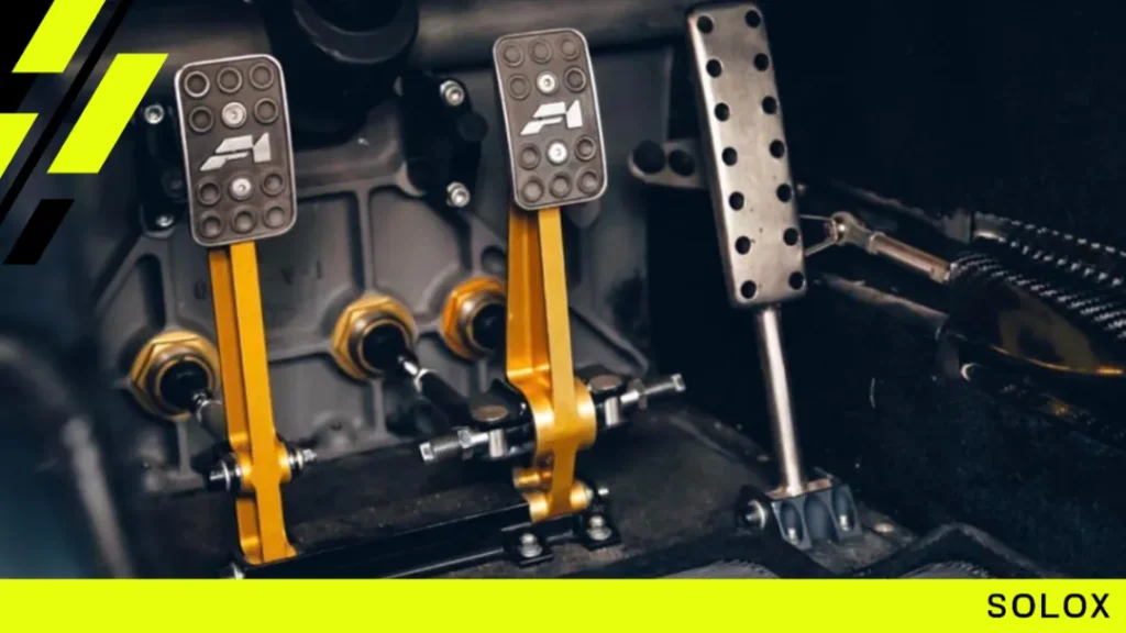 Do F1 racers use clutch?