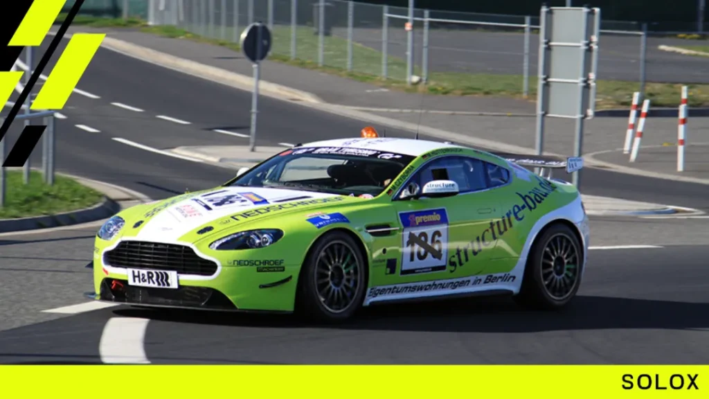 Aston Martin V8 Vantage GT4