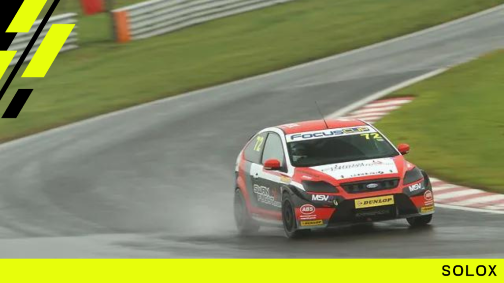 Focus on Late Braking and Early Throttle Control at Oulton Park