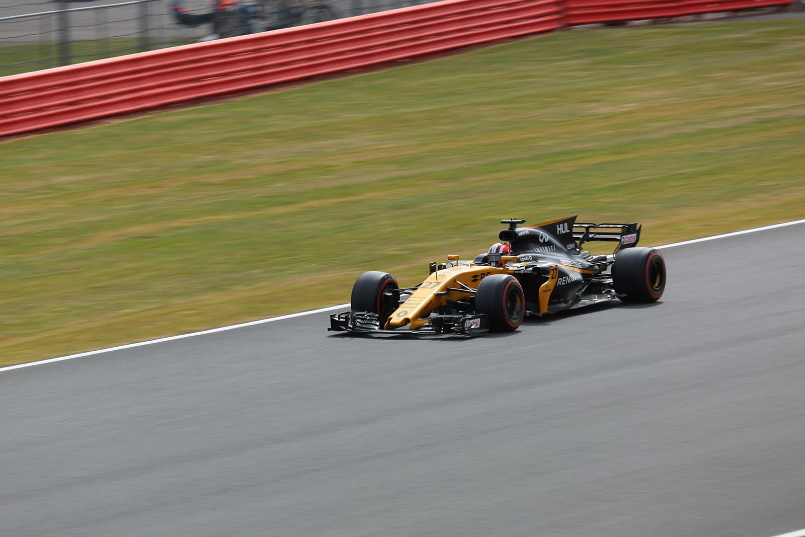 Nico Hulkenberg in the yellow and black Renault R.S.17 in practice for the 2017 British Grand Prix