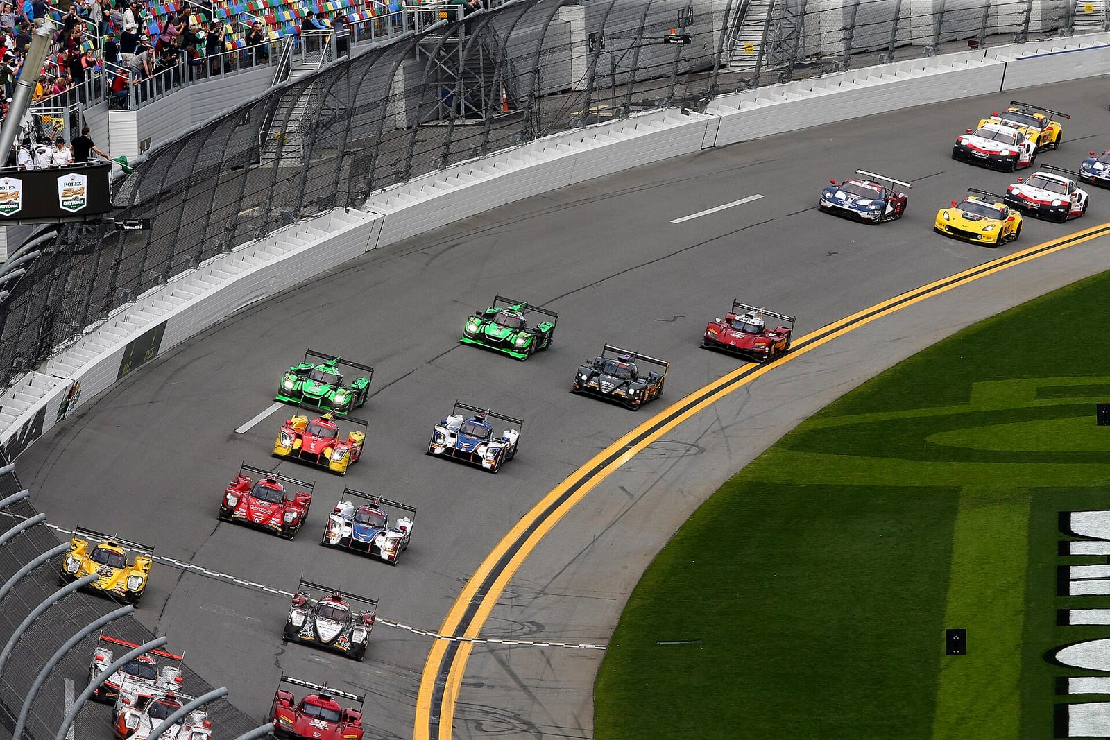 Prototypes and GT cars on the banking at the start of the 2018 24 Hours of Daytona