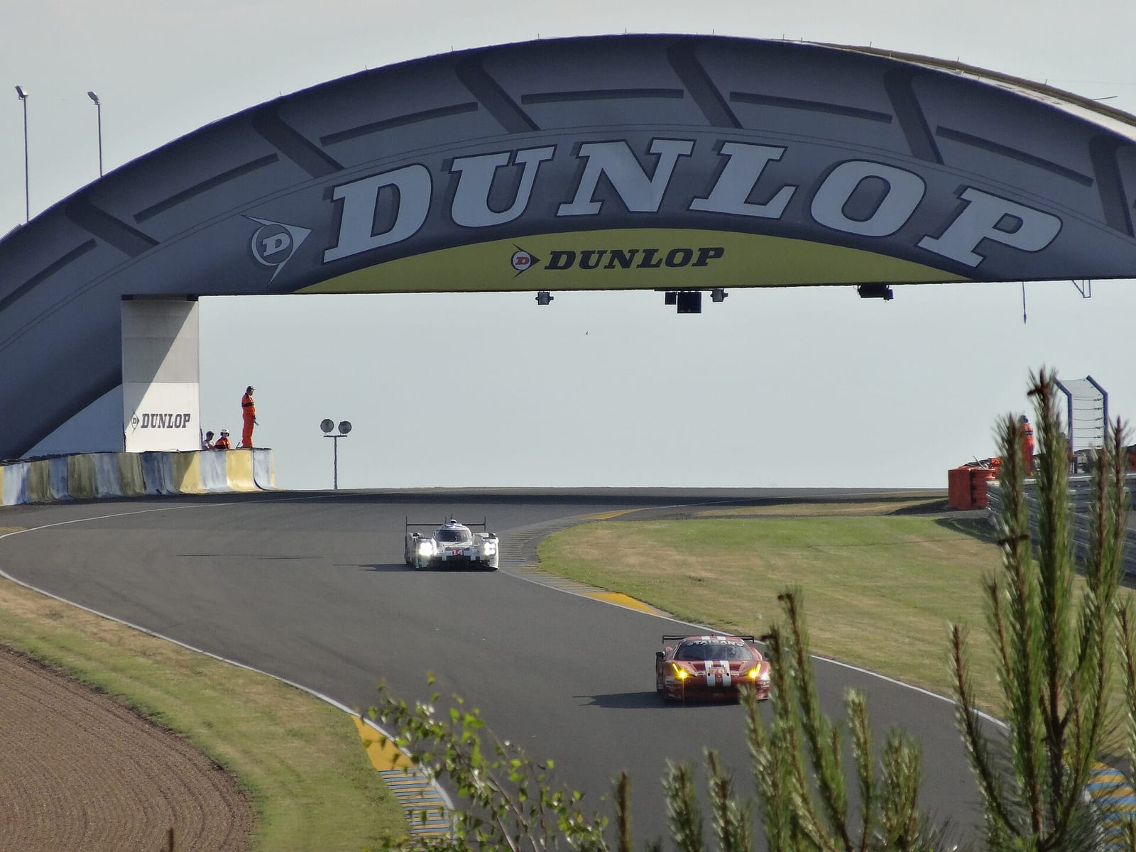 A Porsche 919 Hybrid going under the Dunlop bridge at Le Mans in 2014