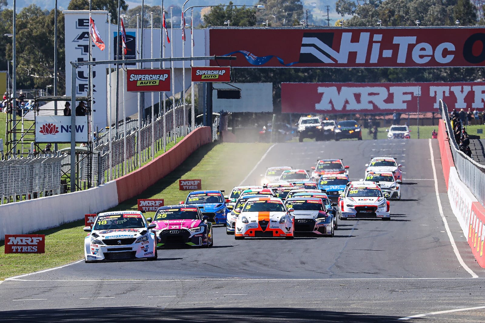 Touring cars starting a race at Mount Panorama, Bathurst